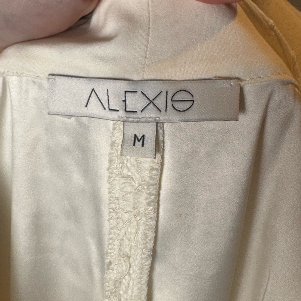 Alexis Ivory Lace Two-Piece Pant Suit – Size M - Picture 12 of 16